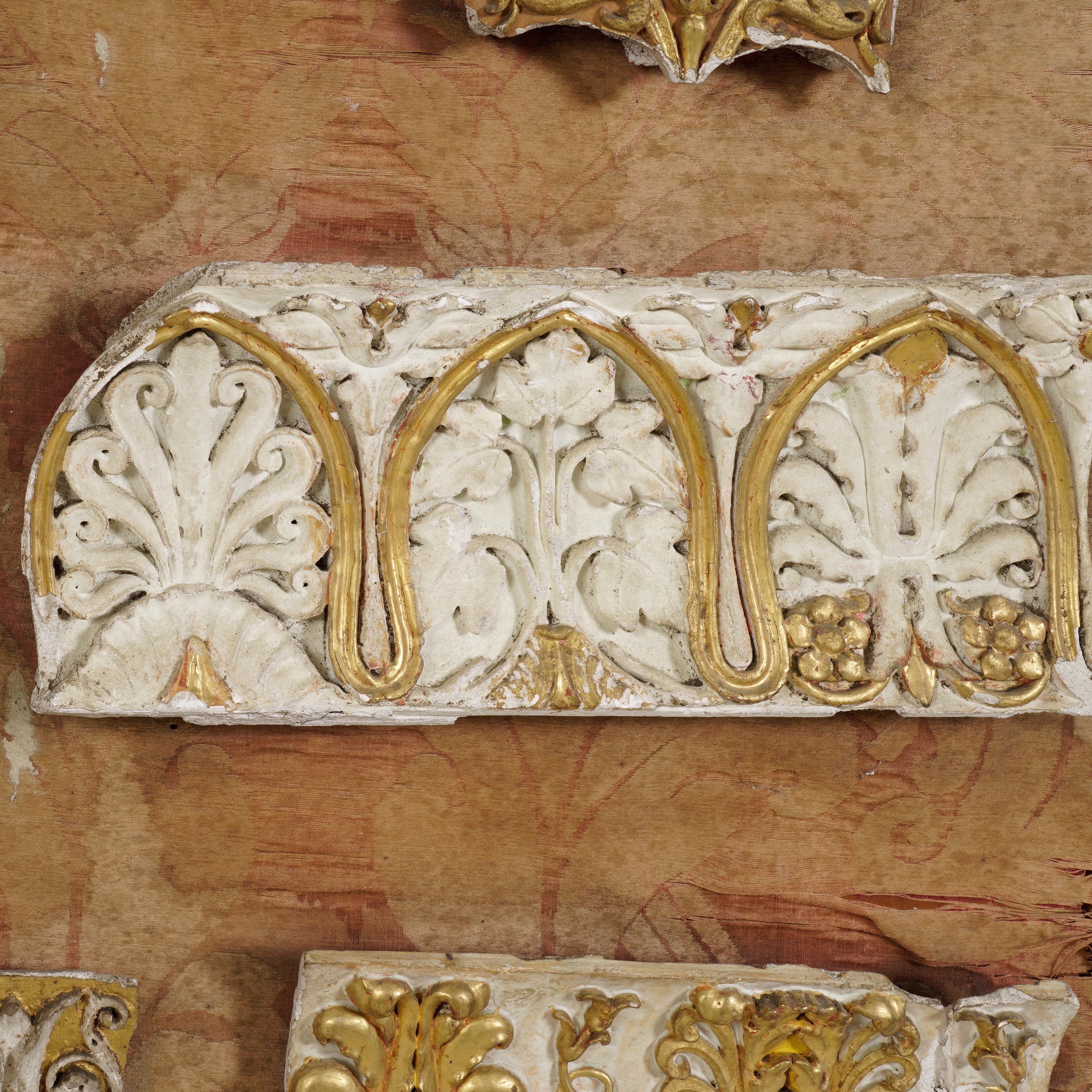 Detailed-Egg-and-Dart-Gilt-Plaster-Moulding-Le-Historique