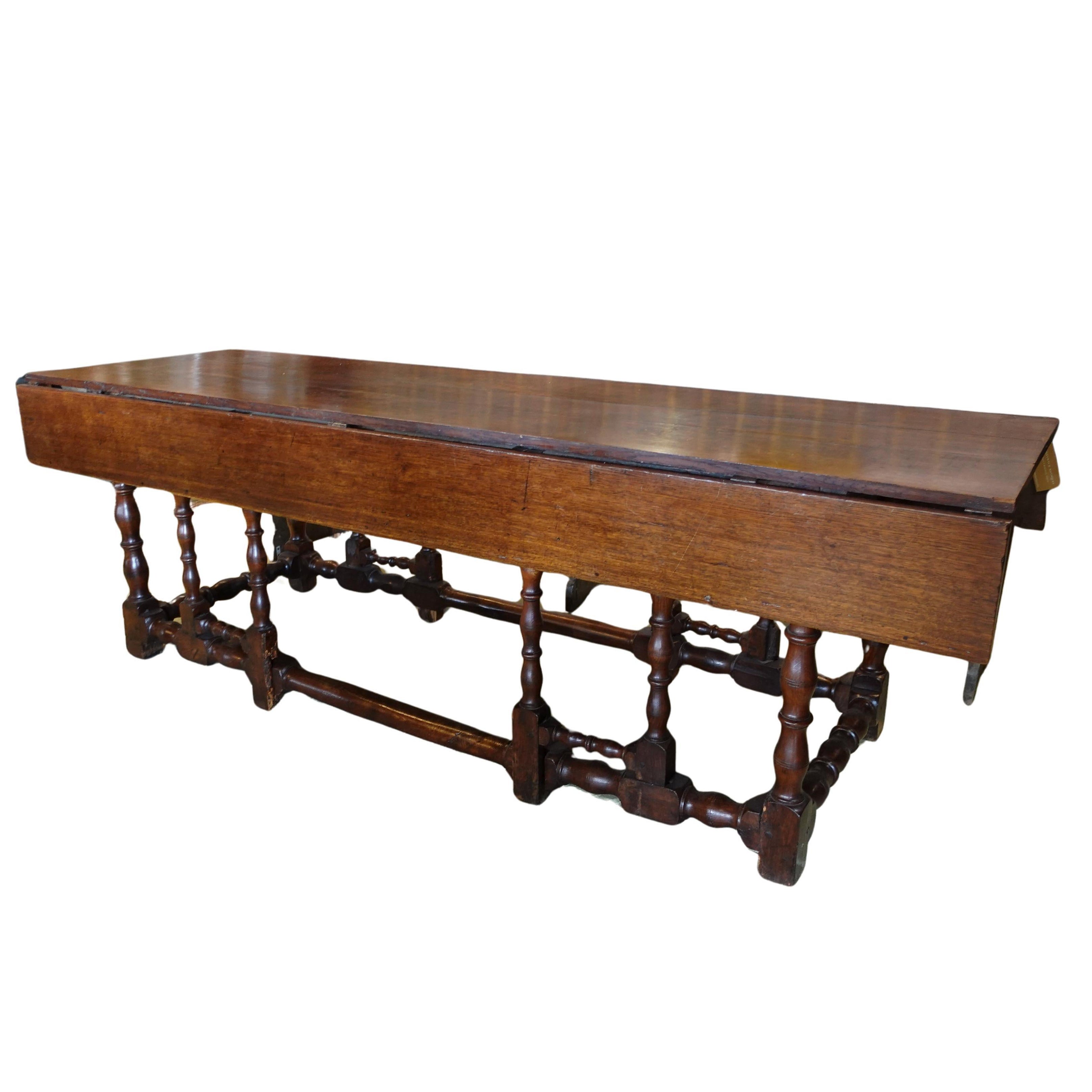 Antique early 1800s English oak drop-leaf gateleg table