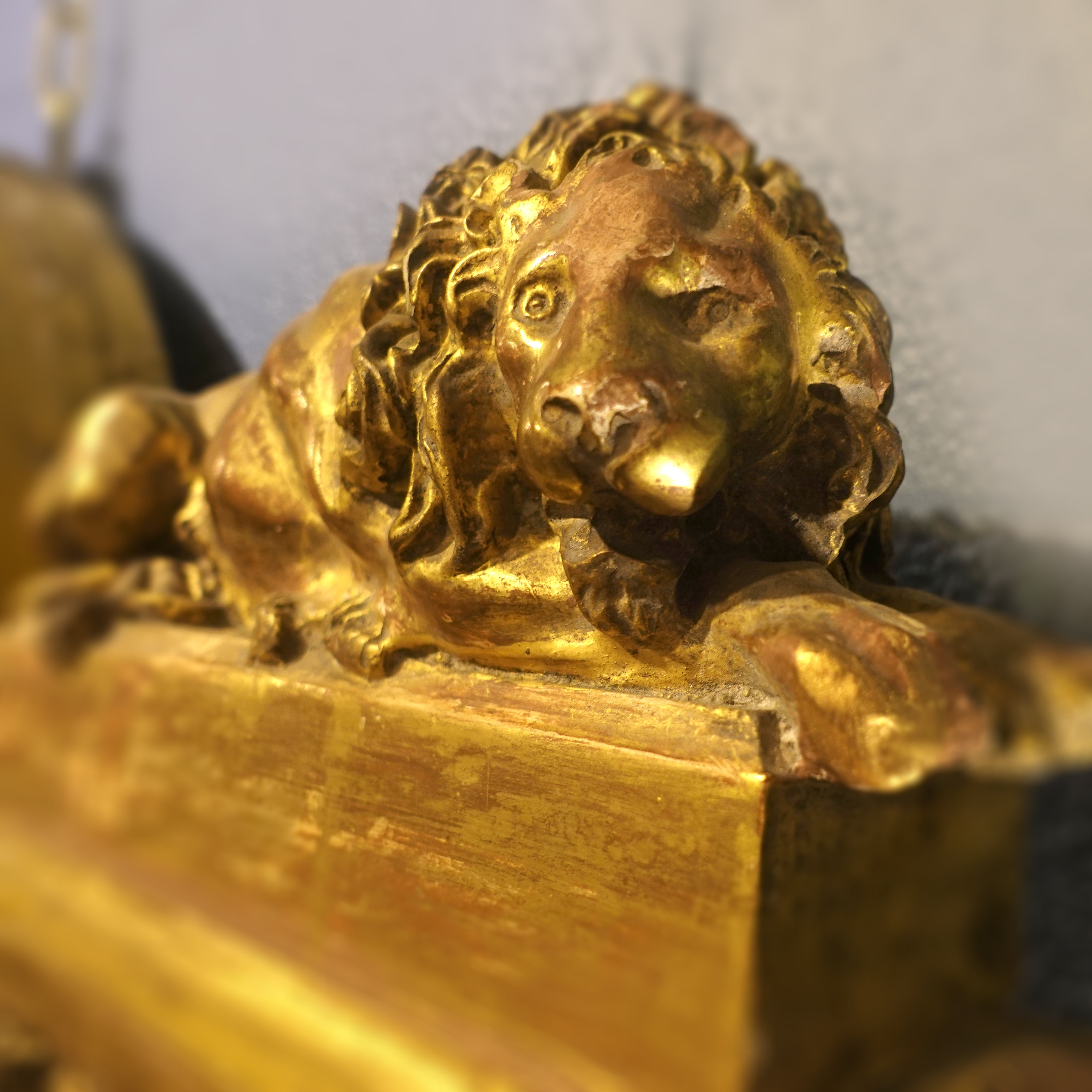 Canova-Watching-Lion-Sculpted-Giltwood-Detail-Antique-Frame