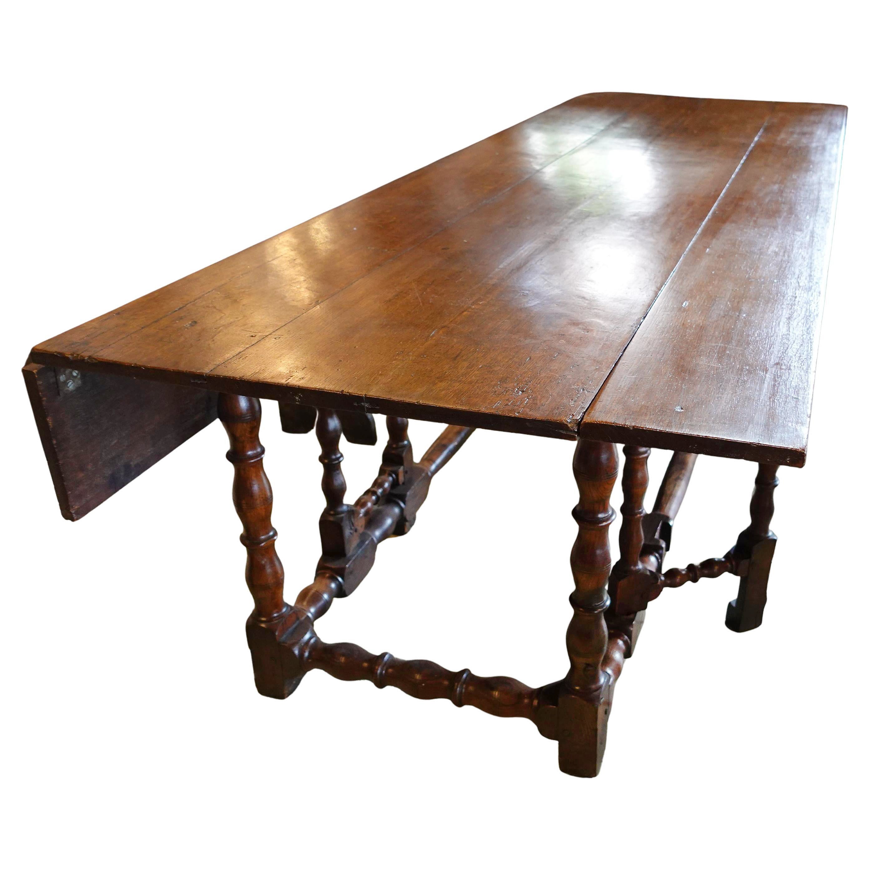 Antique early 1800s English oak drop-leaf gateleg table