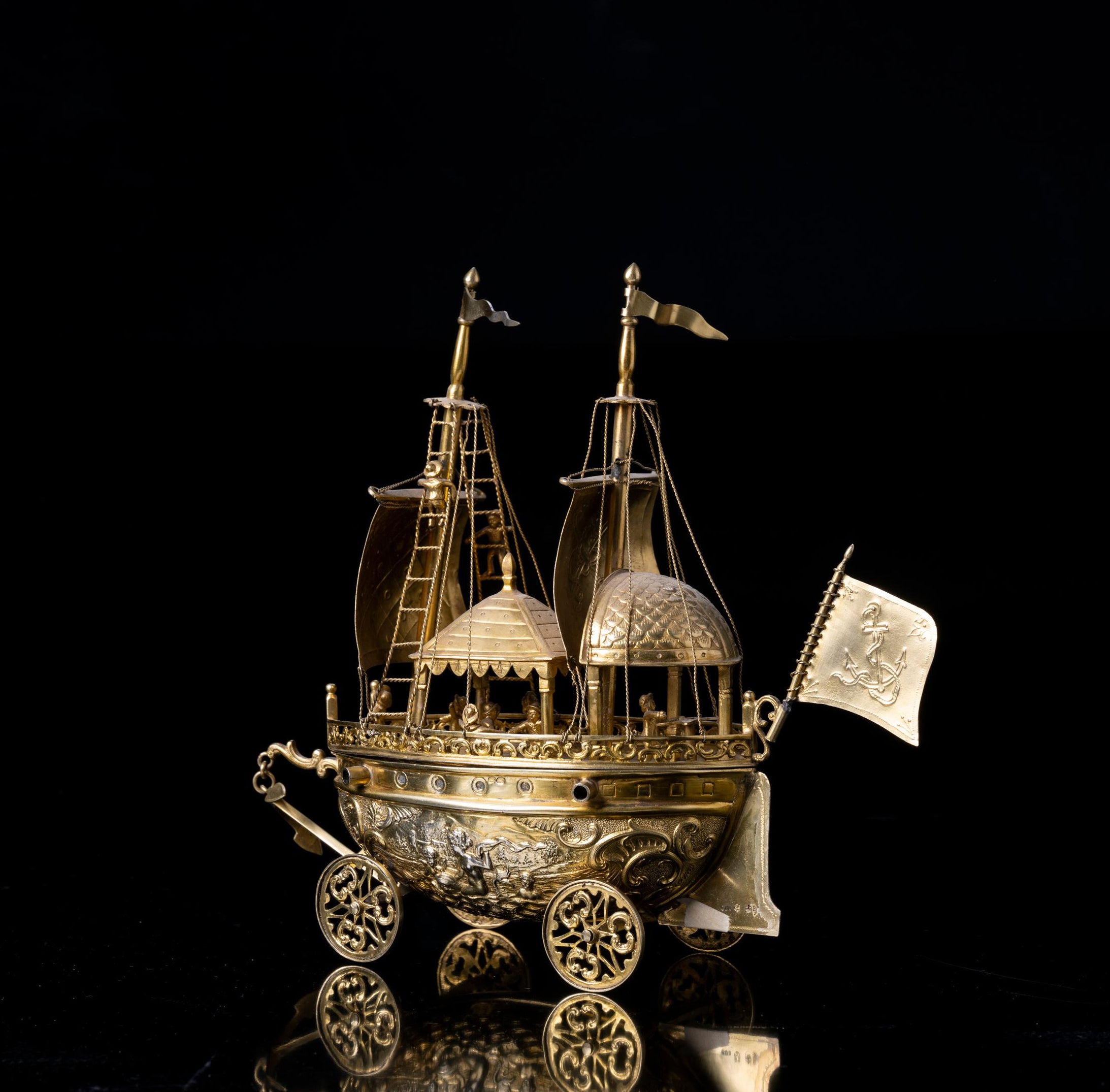 European-Antiques-Sourcing-Le-Historique-Silver-Centerpiece